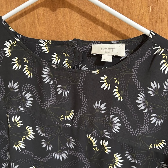 LOFT Gray Patterned Women's Blouse - Picture 2 of 7